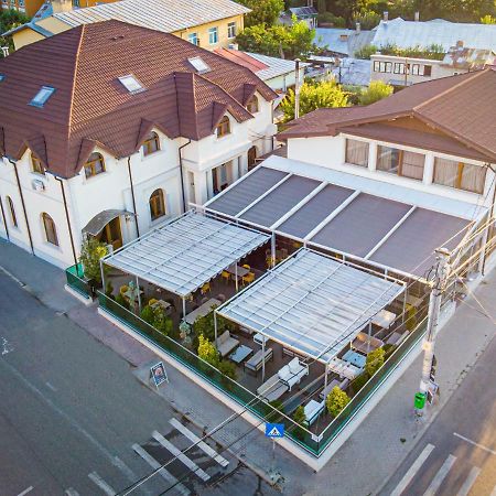 Hotel Eden Rimnicu Sarat Buitenkant foto