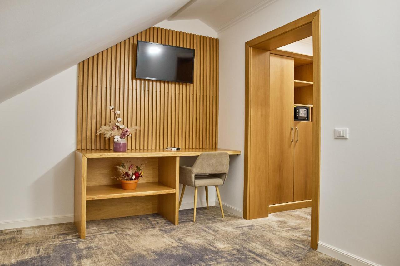 Hotel Eden Rimnicu Sarat Buitenkant foto