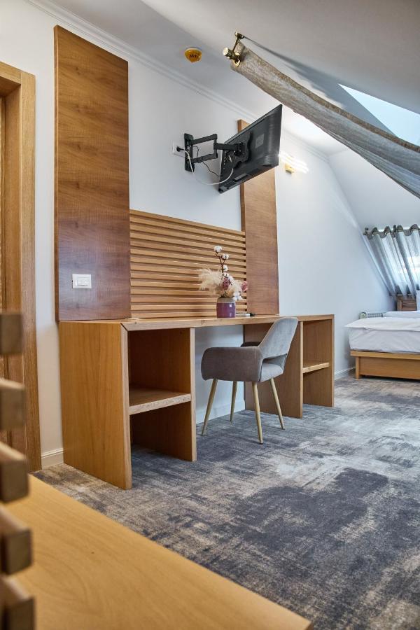 Hotel Eden Rimnicu Sarat Buitenkant foto