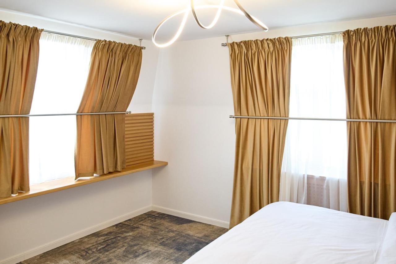 Hotel Eden Rimnicu Sarat Buitenkant foto