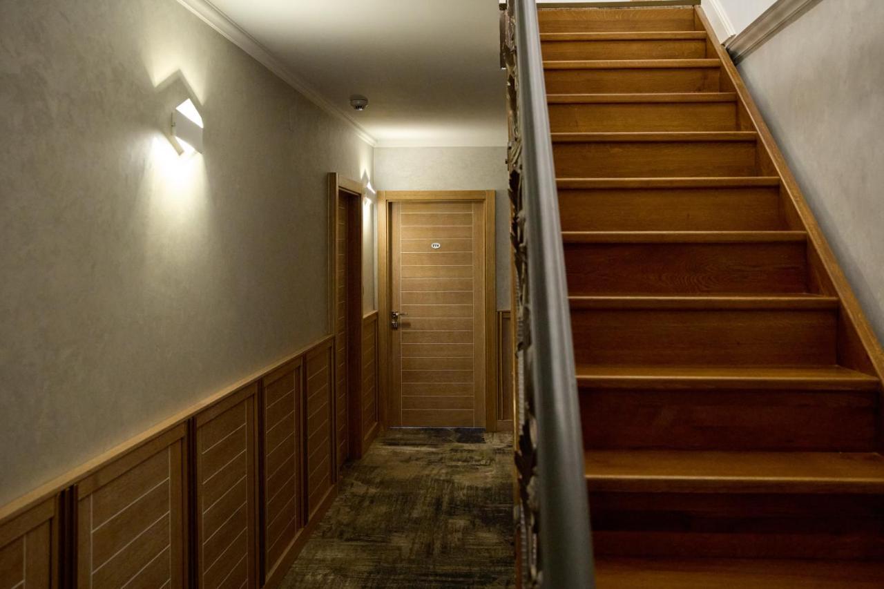 Hotel Eden Rimnicu Sarat Buitenkant foto