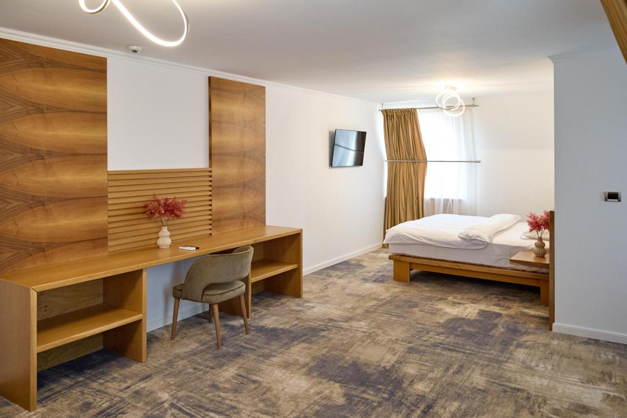 Hotel Eden Rimnicu Sarat Buitenkant foto